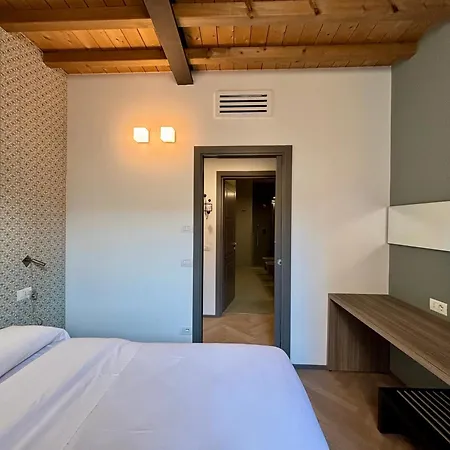 Saragozza A Due Passi Da Piazza Grande - Wifi E Parcheggio Gratuito Apartmán *
