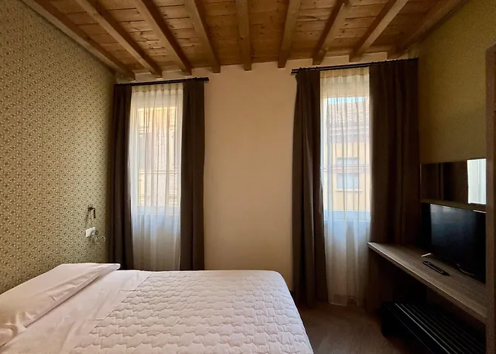 Saragozza A Due Passi Da Piazza Grande - Wifi E Parcheggio Gratuito アパート モデナ