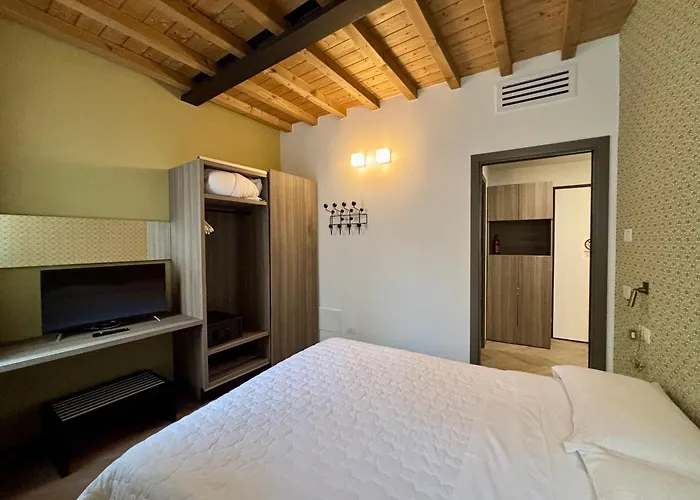 Saragozza A Due Passi Da Piazza Grande - Wifi E Parcheggio Gratuito Apartmán *