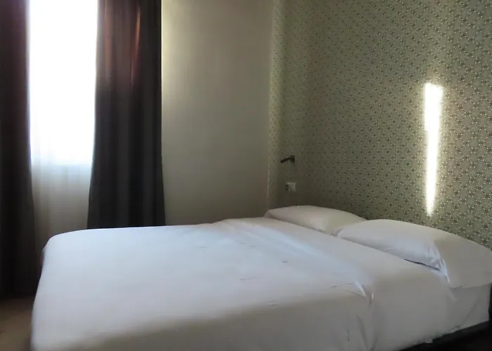 Saragozza A Due Passi Da Piazza Grande - Wifi E Parcheggio Gratuito Apartmán Modena