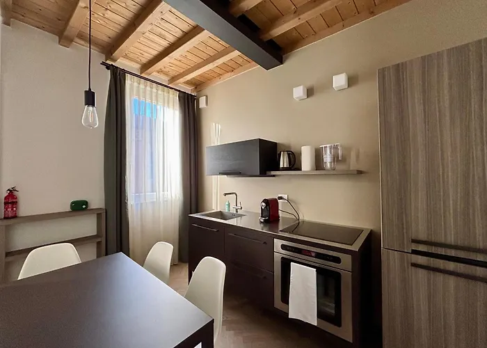 アパート Saragozza A Due Passi Da Piazza Grande - Wifi E Parcheggio Gratuito モデナ